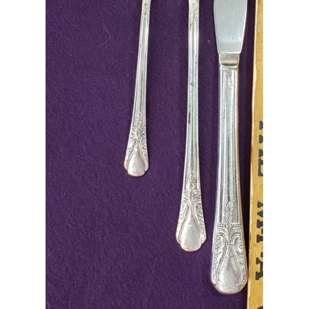 Vintage 1940 Wm Rogers Silverplate Silverware for 8 Avalon Cabin Grille Forks